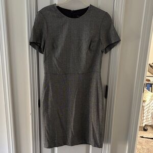 BANANA REPUBLIC Classic Short-Sleeve Gray Sheath Dress